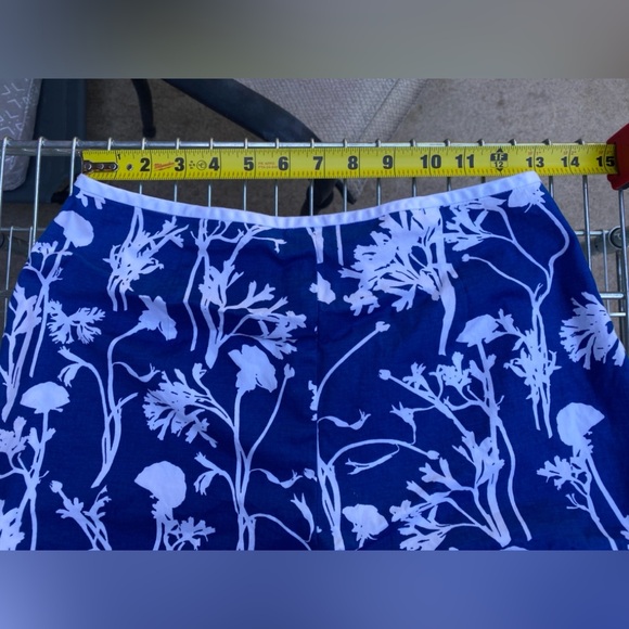 KATE SPADE SATURDAY Blue and White Floral Print Shorts Size 2 - Picture 3 of 7